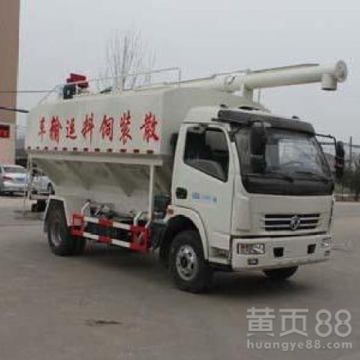 五环散装颗粒饲料运输车与起吊车的协同应用
