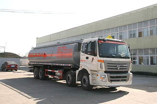 楚飞福田前四后八30立方化工液体运输车与起吊车的应用与优势